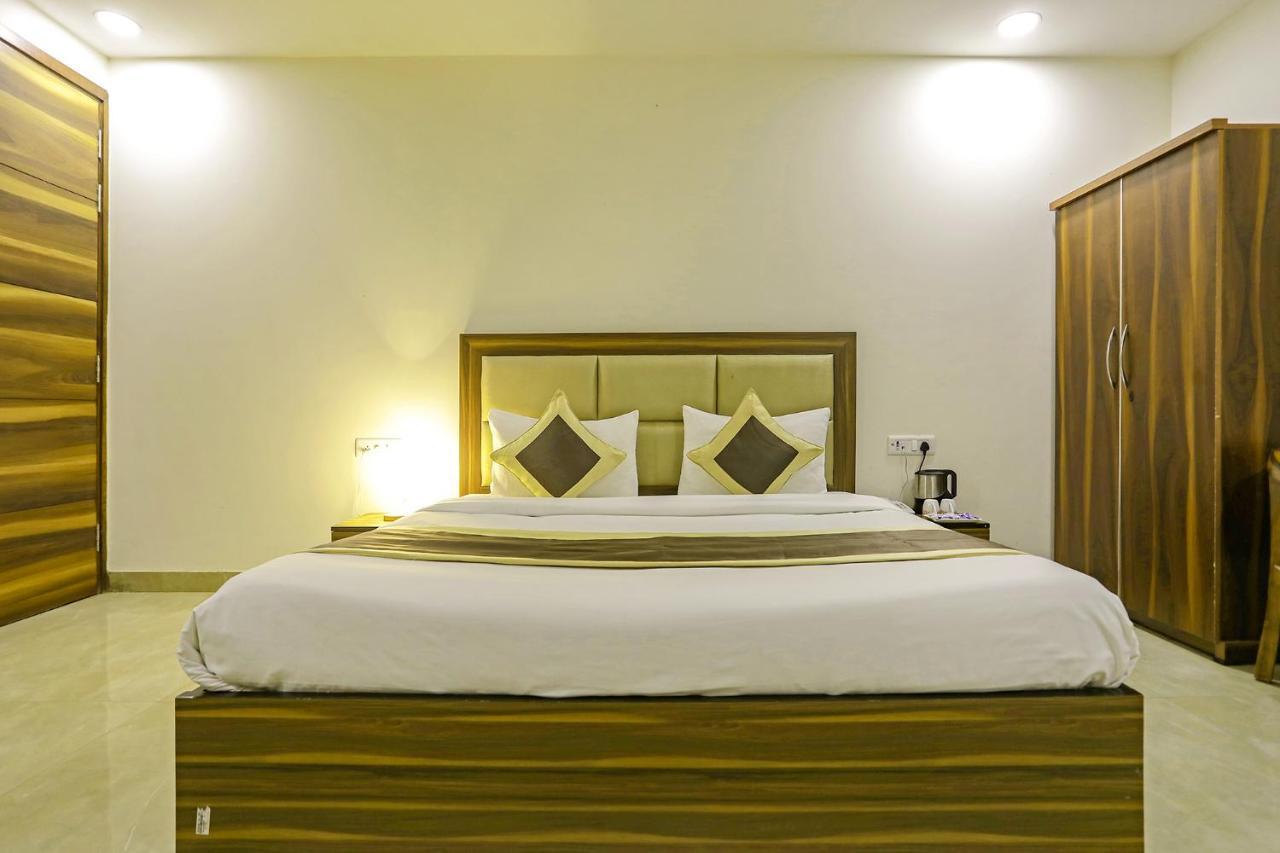 Fabhotel White House Bnb - Nr Yashobhoomi Convention Centre 德里 外观 照片